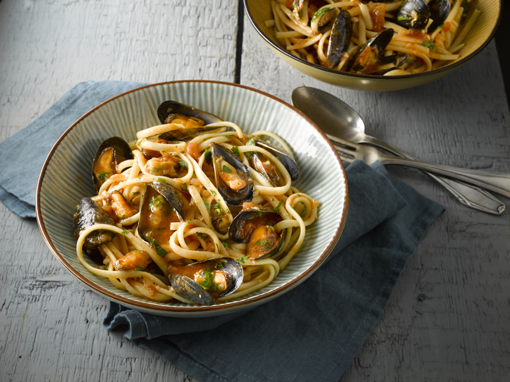Bord Bia - Chilli and Garlic Flavoured Mussels with Pasta-1