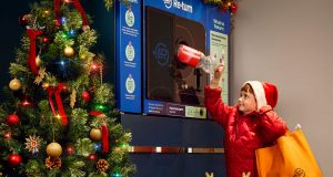 New Campaign from Re-turn Show us the Right Way to Do Christmas